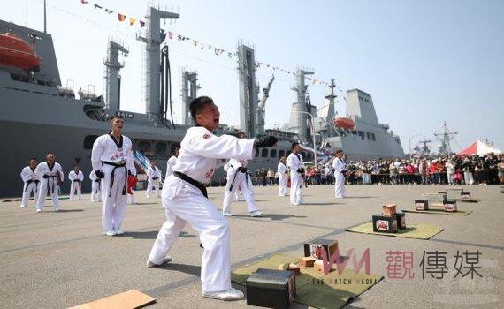 敦睦支隊環島航訓首站高雄 海軍迷碼頭雲集參觀3軍艦