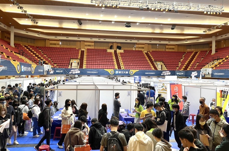漾新聞|義守大學辦校園徵才博覽會 110家企業廠商設攤招攬人才
