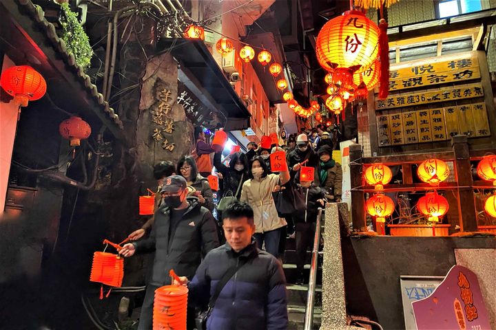 特別製作傳統「九份古仔燈」,期望營造九份獨有提燈賞山城美景的新體驗。 圖:新北市政府觀光旅遊局/提供