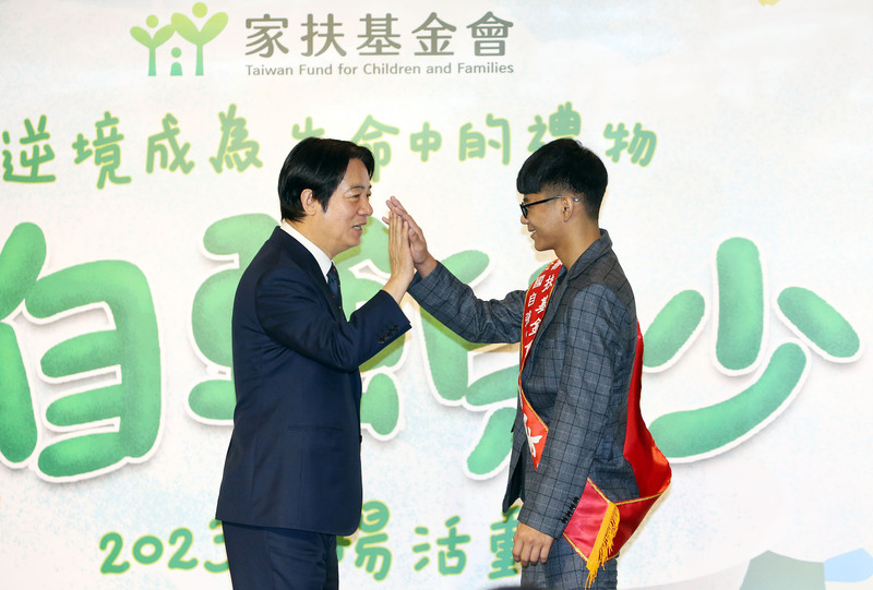 以自身為例勉家扶兒衝逆境　賴清德：父親留給我最大的資產就是貧窮