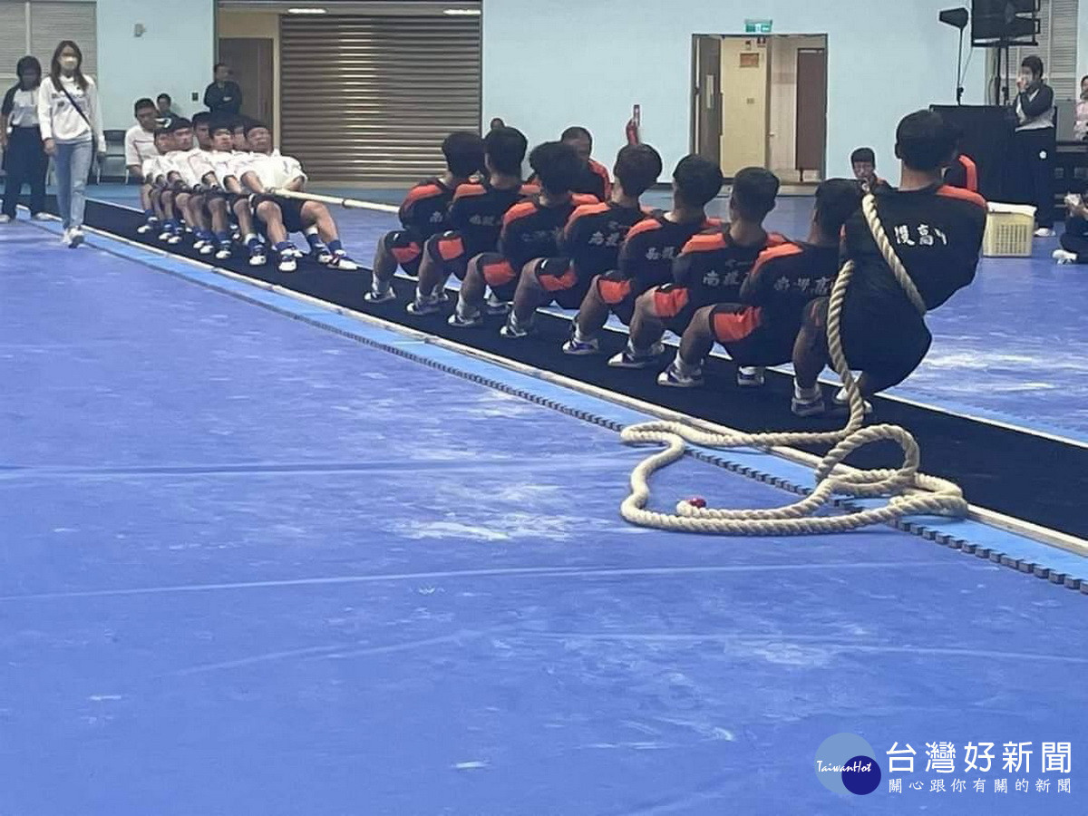 國立南投高中男組拔河獲冠軍。（南投高中提供）