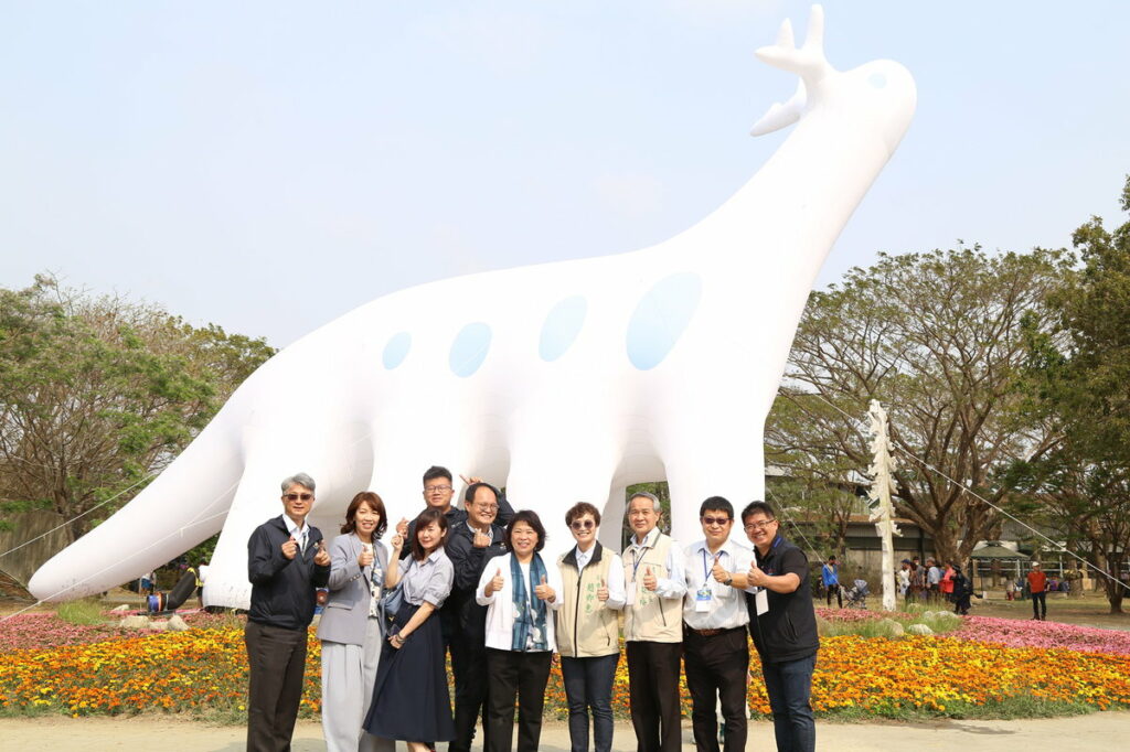 黃敏惠市長參訪蘭花展_嘉義大學展區