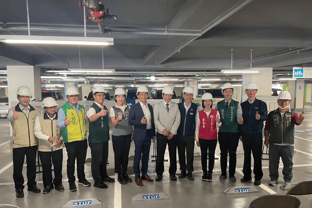 立院交委會赴台南考察 王國材同意補助臨安橋改建工程 56 立法院交通委員會今(20)日南下考察台南市臨安橋改建與水萍塭地下停車場新建工程