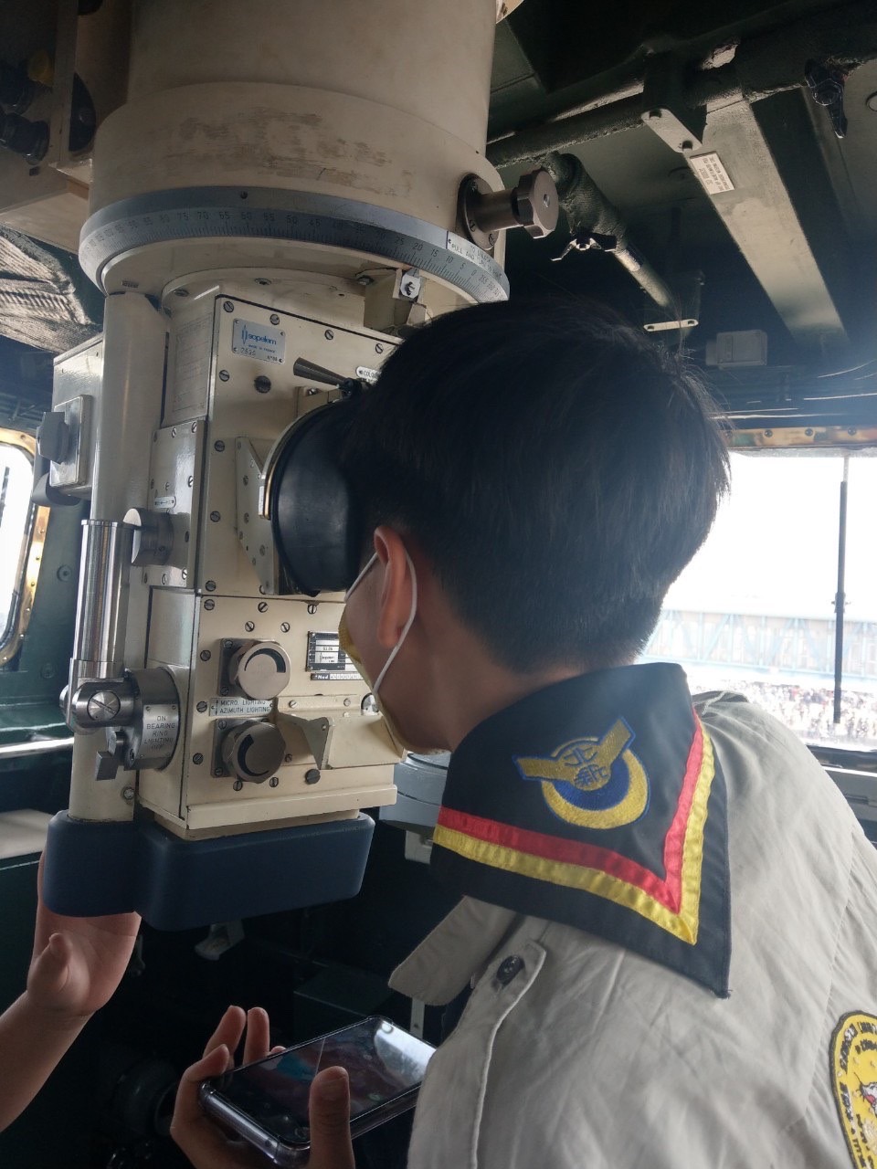 北新國中學生體驗軍艦設施。(圖/中市北新國中提供)