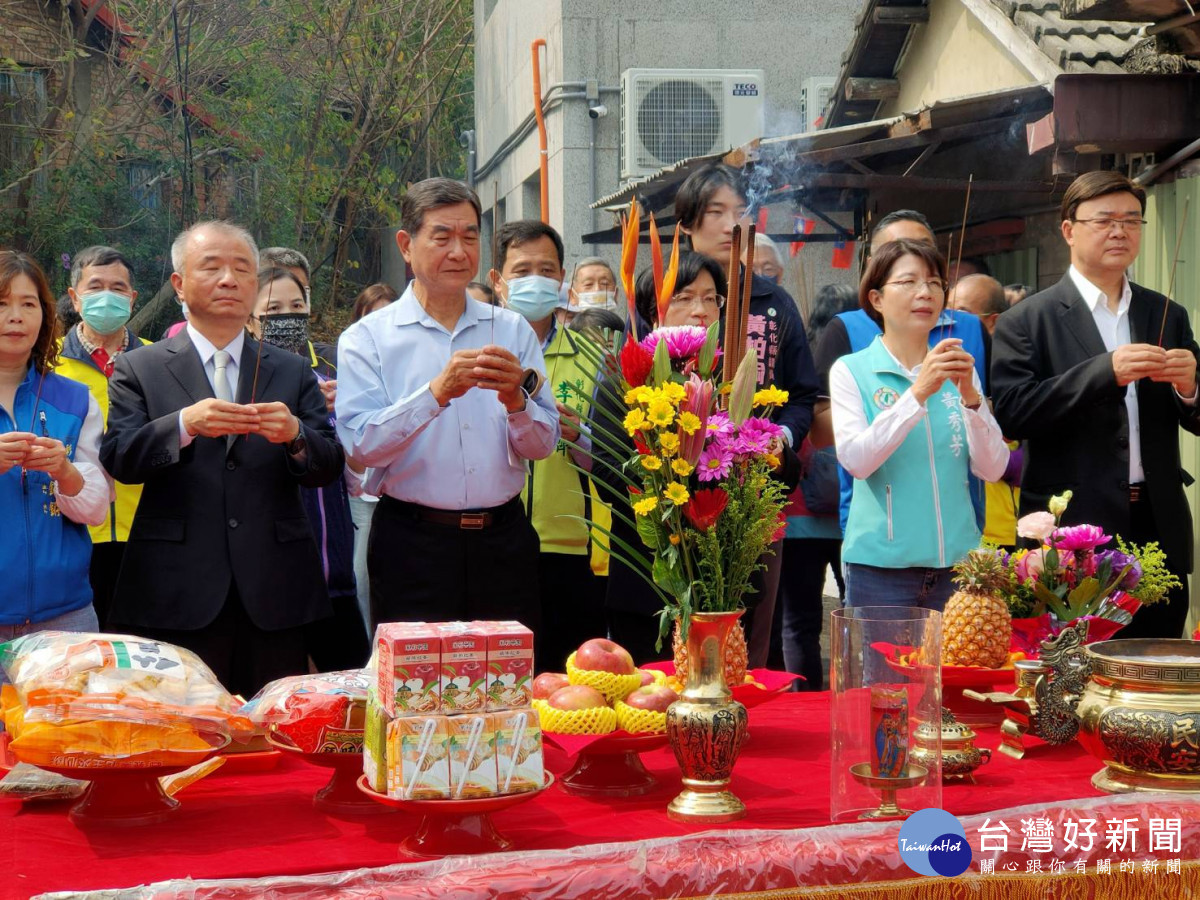 中興莊眷村文化園區第二期開工,彰化縣長王惠美出席擔任主祭,文化部文化資產局副局長粘振裕、陸軍第10軍團指揮部政戰主任胡瑞訓少將等人,共同祈求工程順利。圖/記者鄧富珍攝