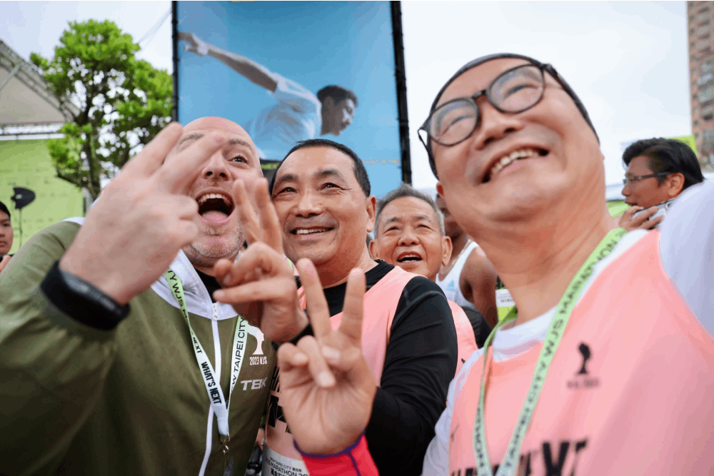 侯友宜民調輸賴清德?吳崑玉:閃來閃去魄力不如韓國瑜 90 侯友宜與民同樂