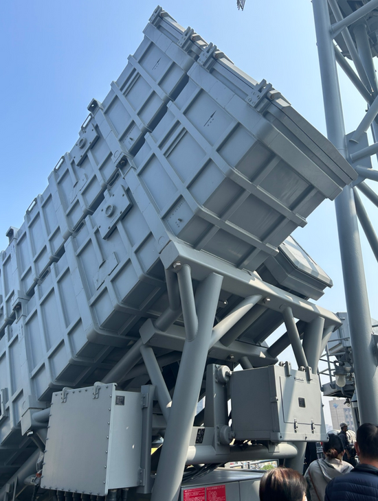 【虎觀點】解放軍第八艘萬噸驅逐艦055大驅下水