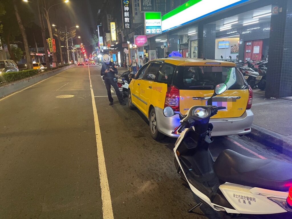 樹林警分局為提升民眾用路安全,於轄內易肇事路口同步實施行人路權大執法