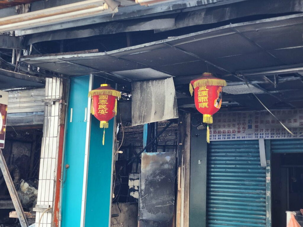 平安燈籠無懼烈火,完美無恙