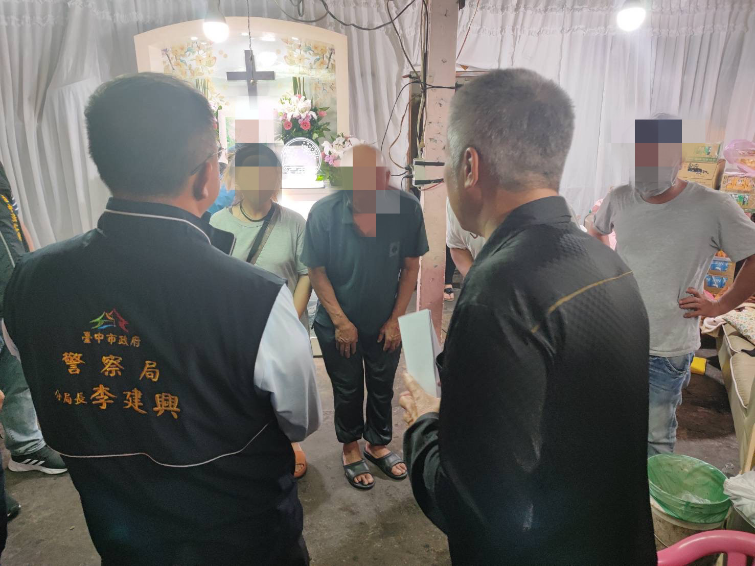 ▲ 楊男一家對於轄區員警與善心人士雪中送炭的義舉感激不已 (圖/台中市警察局 提供)