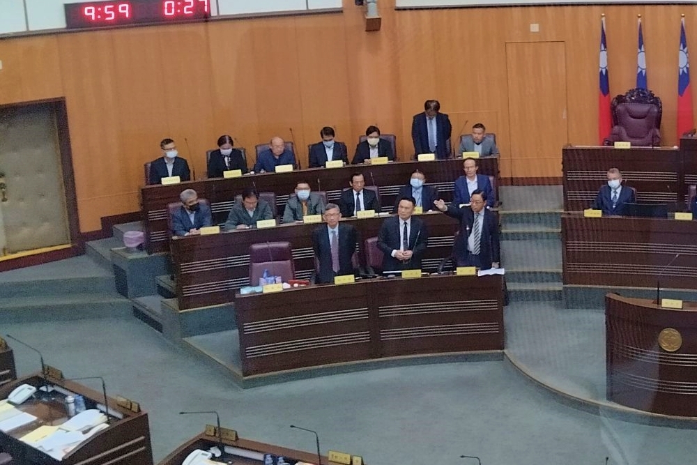 火爆議會!民進黨控張善政工作報告「複製抄襲」 局長不滿罵髒話 張善政道歉 72 火爆議會!民進黨控張善政工作報告「複製抄襲」 局長不滿罵髒話 張善政道歉