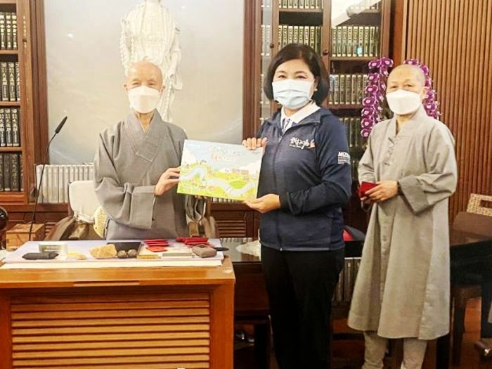 長期推展公益人文 張麗善率縣府團隊拜會證嚴上人