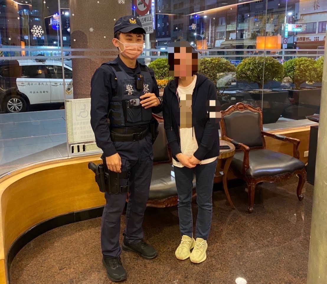 香港旅客搭車遺落財物 警熱心幫忙火速找回！