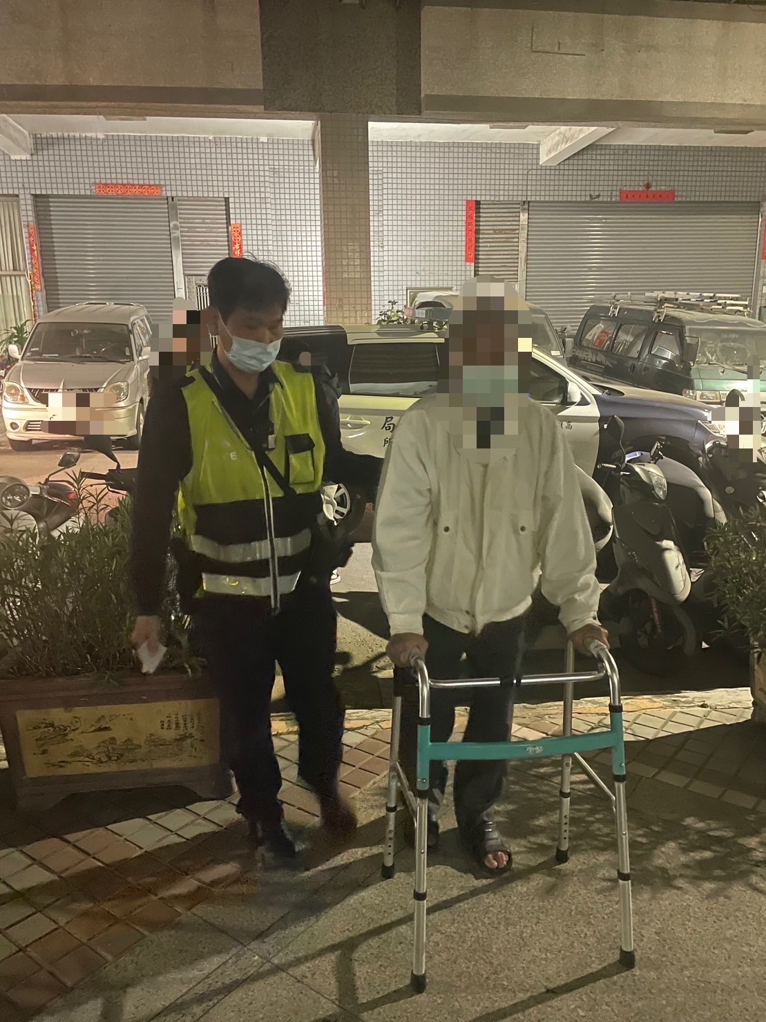 失智翁騎車出門忘記車停哪 暖警送返家