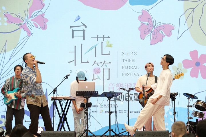 「臺北音樂不斷電原創音樂徵選」優勝團隊演唱全新組曲。 圖:臺北市政府觀光傳播局/提供
