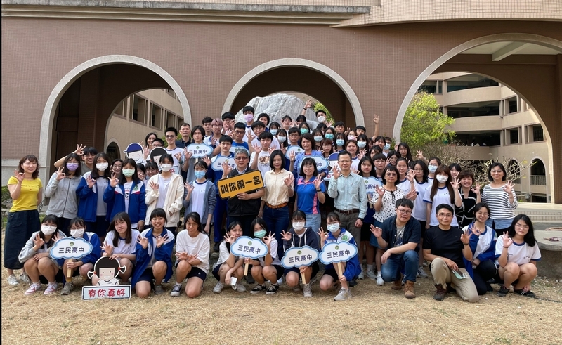 漾新聞|三民高中65人摘星再創新高 謝采庭上榜台大政治系適性揚才