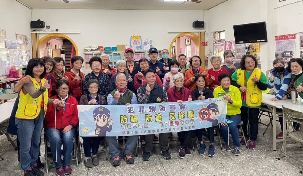 ▲ 中市警第三分局深入南門里社區,進行犯罪預防宣導 (圖/台中市警察局 提供)