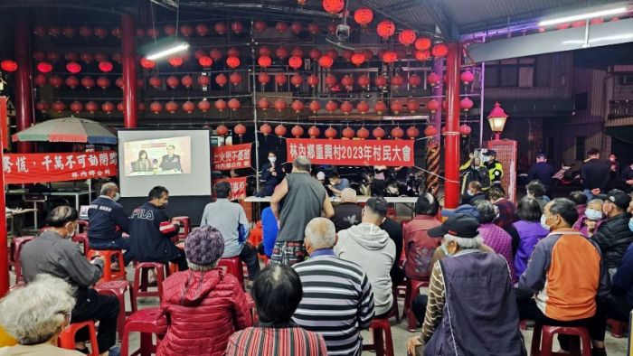 斗六警藉由社區村民大會 加強反詐及交安宣導