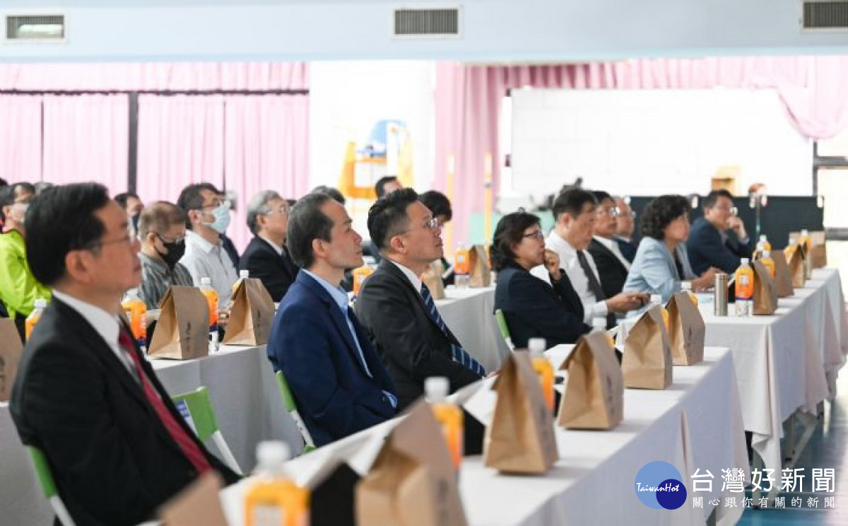 教育局舉辦「桃園市高中與大專校院教育合作攜手聯盟大會」,主動邀請本市35所公私立高中及桃竹苗區23所大專校院參加。