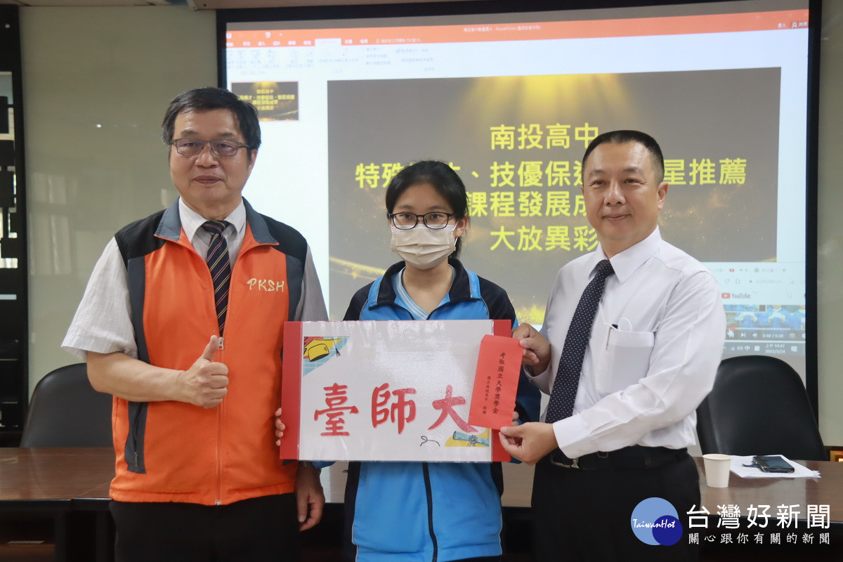 林姿伶順利進入台師大中文系。(記者扶小萍攝)