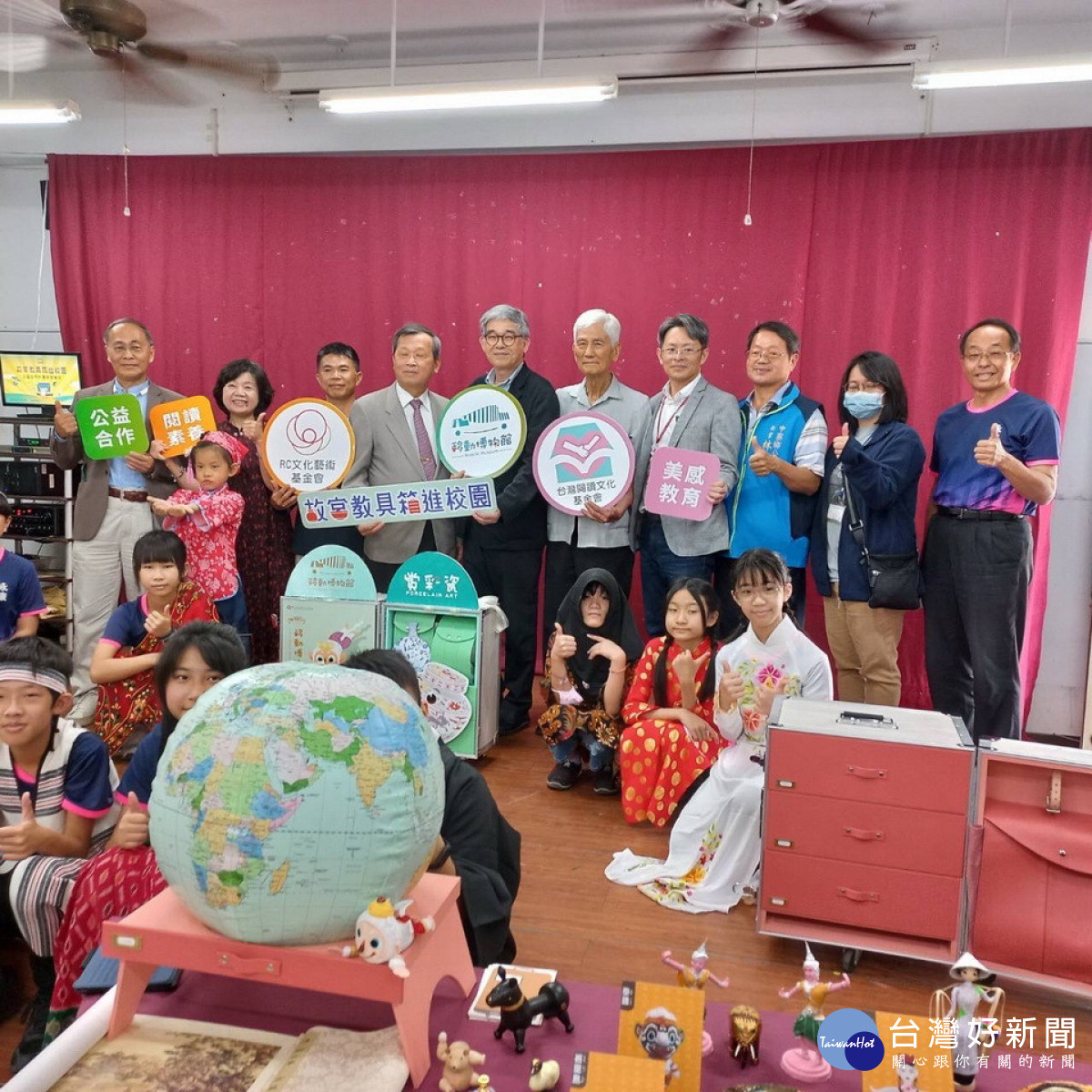 故宮教具箱到中寮永康國小。（永康國小提供）