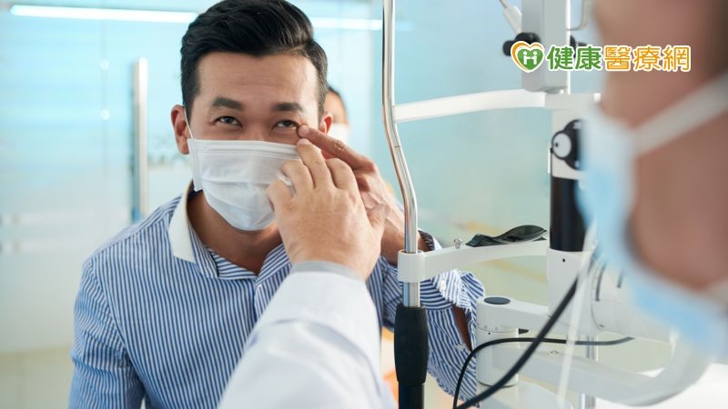 25歲男治青光眼卻因貓熊眼難社交 靠新藥擺脫困境、交到女朋友