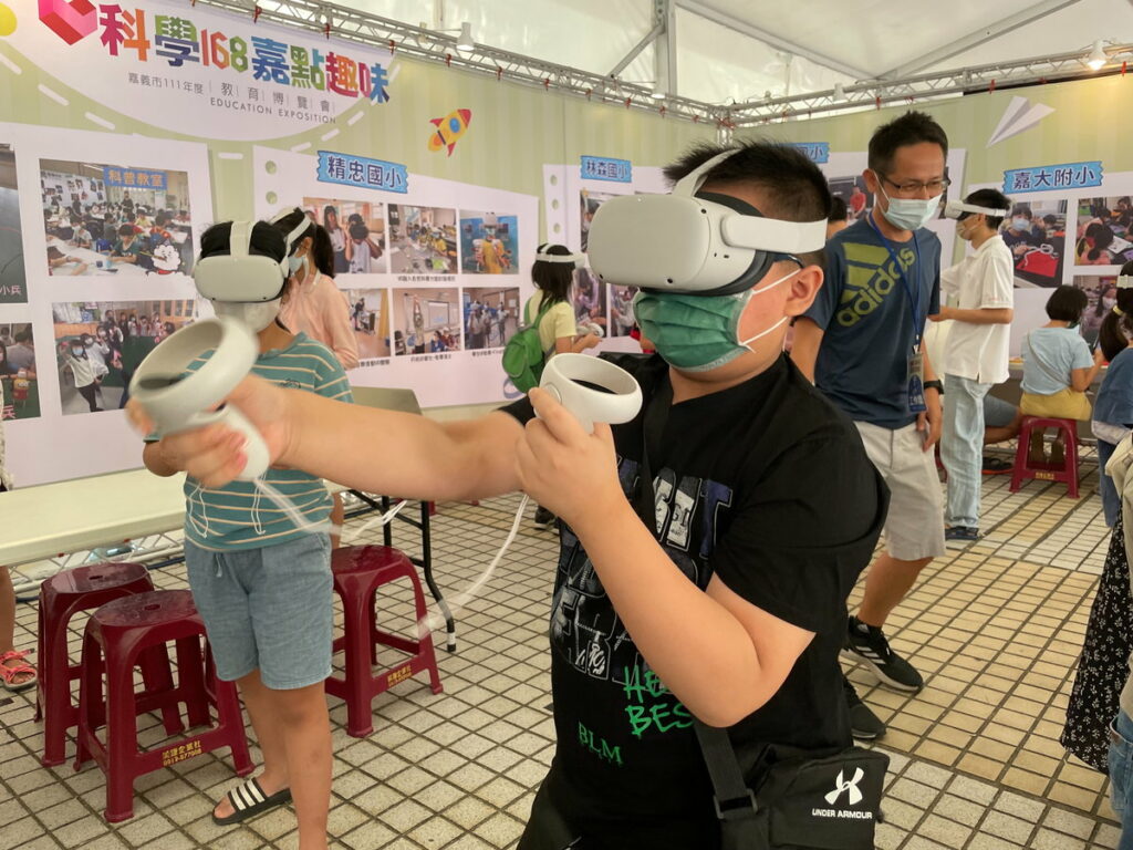 以VR帶給學生臨感感,增加互動