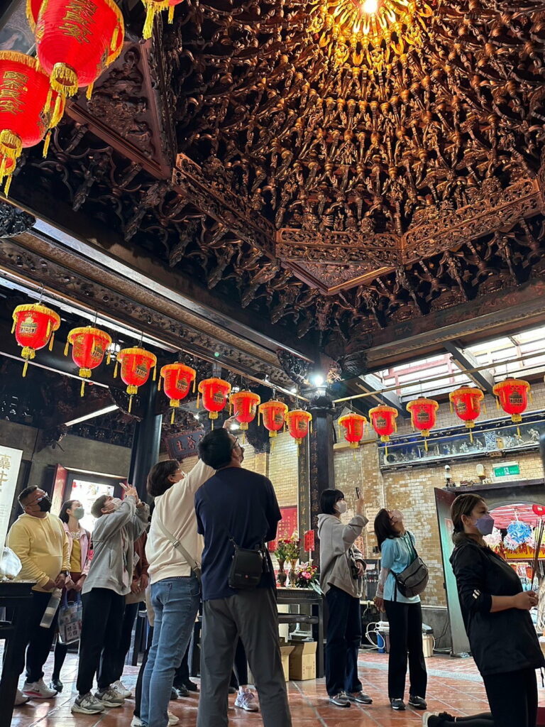 在李志上會長帶領下參訪嘉邑城隍廟