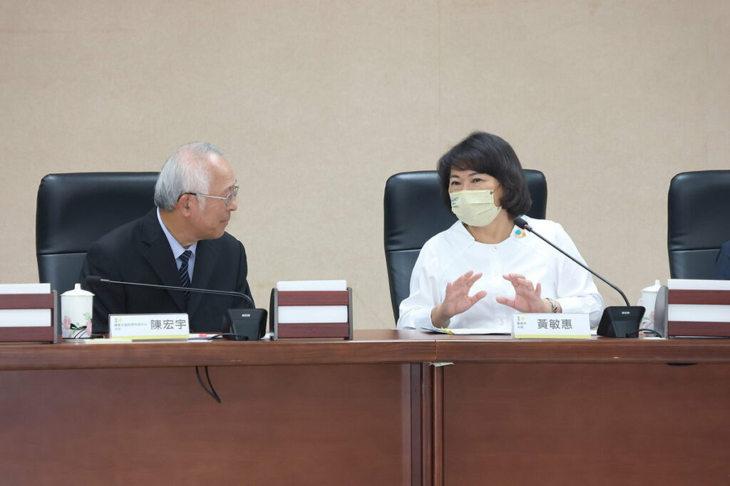 市長與陳宏宇主任就極端災防進行討論