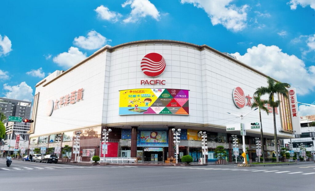 GU將在3月31日於屏東太平洋百貨店開設屏東首間實體店舖。0331-0402開幕慶期間，精選多款春夏單品推出超優惠價格，更有屏東店專屬的多重限定好禮。