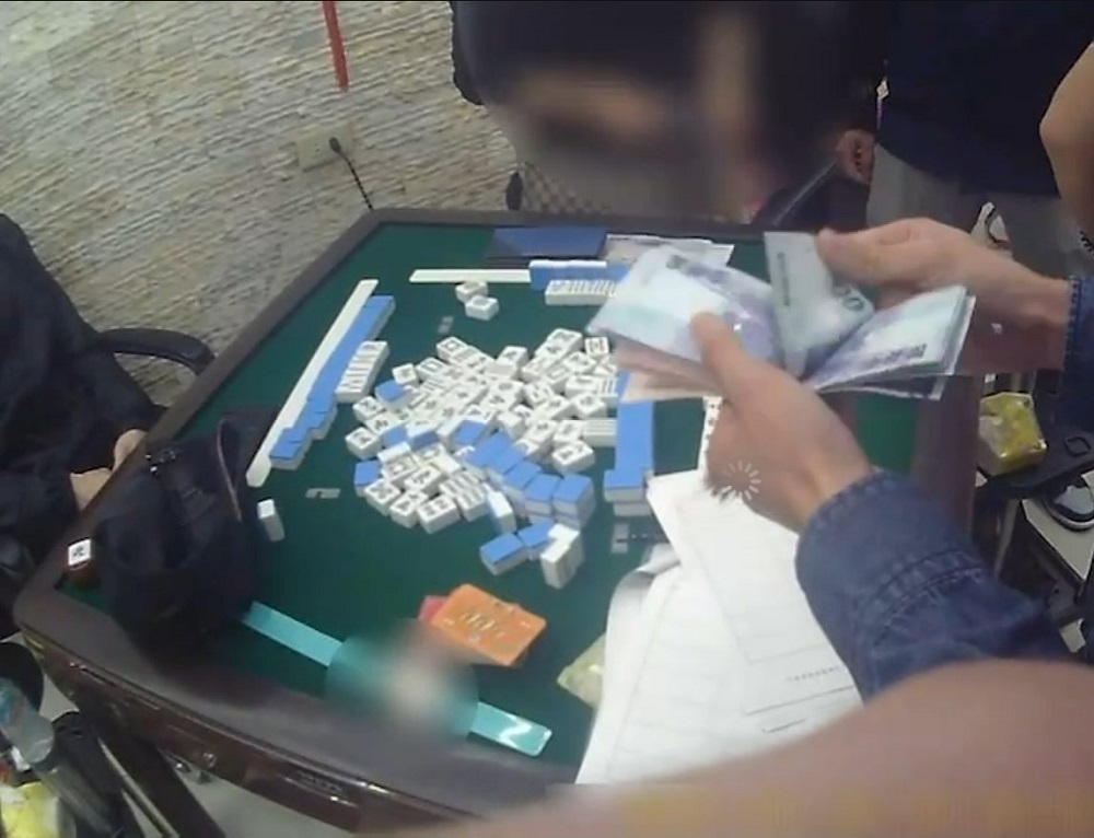 掛羊頭賣狗肉 黑幫經營棋牌社掩護賭場警逮18人 68 6547 1