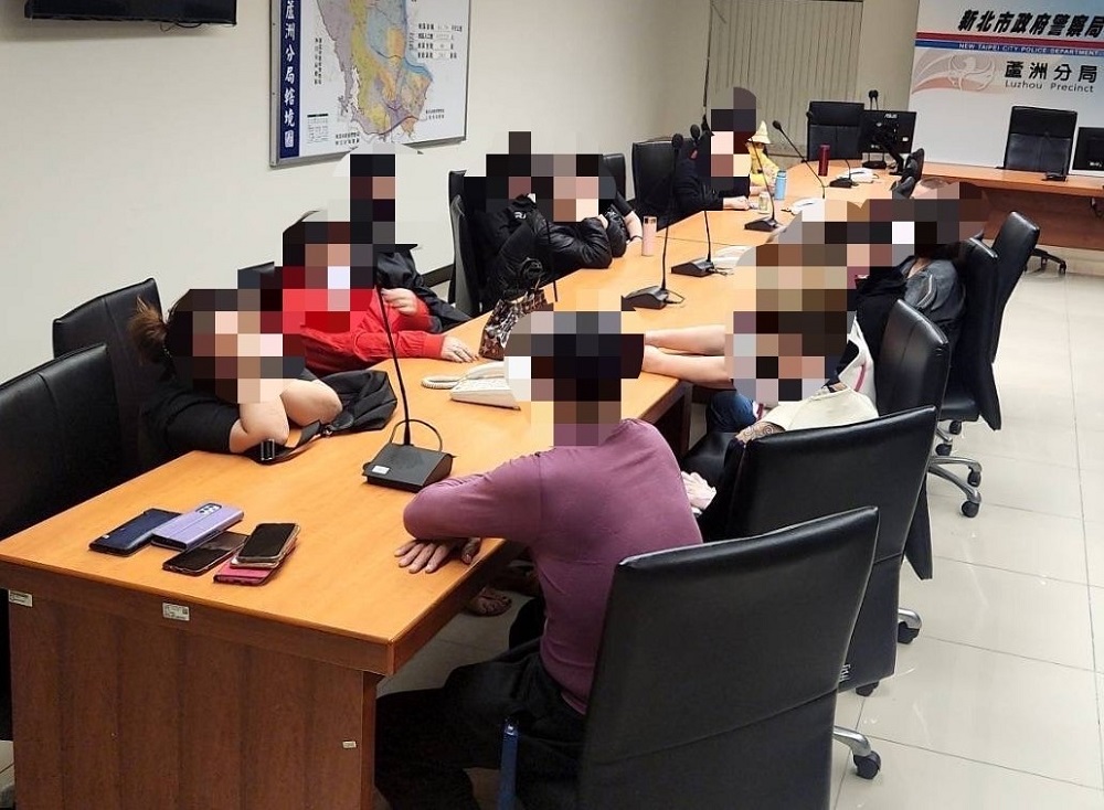 掛羊頭賣狗肉 黑幫經營棋牌社掩護賭場警逮18人 69 S 204816500