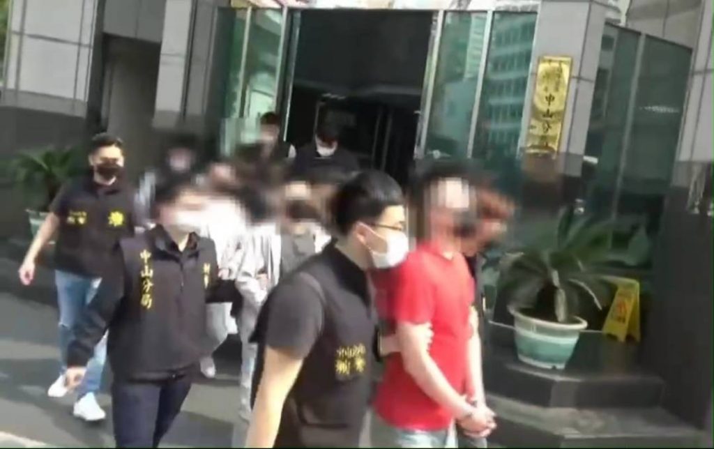 6名嫌犯被移送法辦。（記者林金聖翻攝）