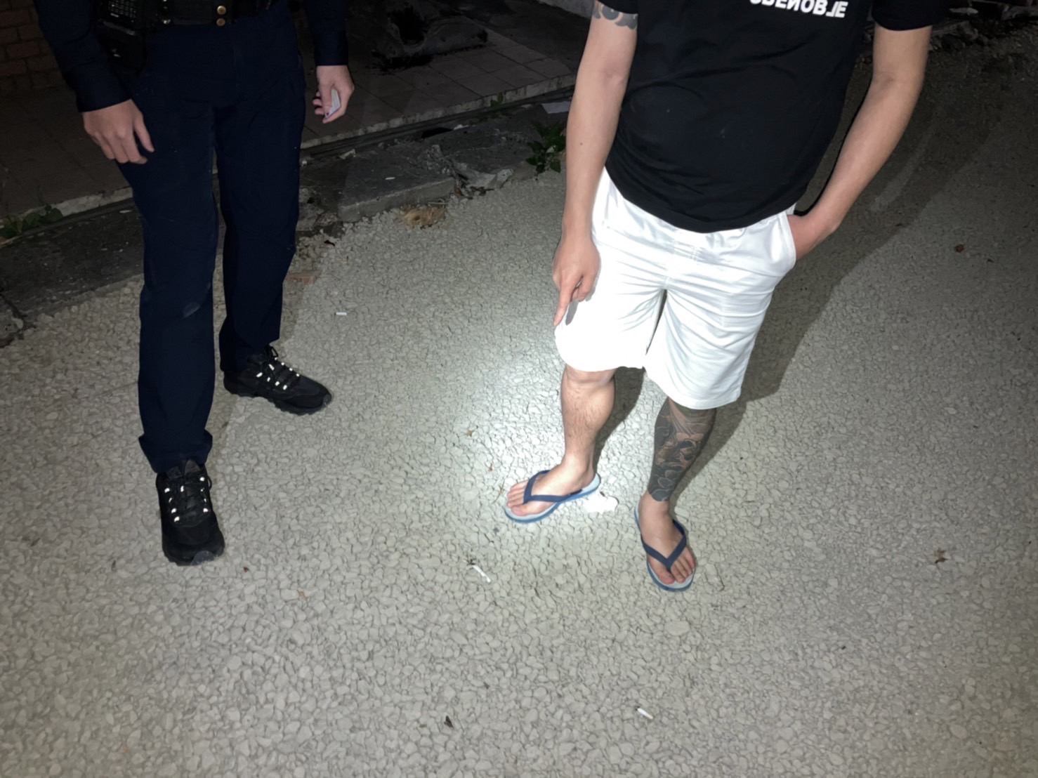 警巡邏突聞不尋常的味道攔下直求饒「麥啦…大A」