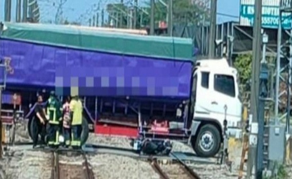 嘉義大林平交道貨車與機車車禍 造成妙齡女子當場亡故