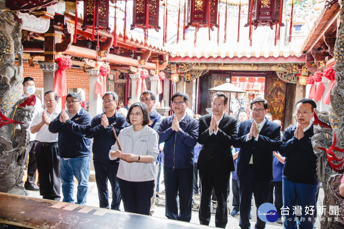 蔡英文總統赴嘉縣配天宮參拜，祈求早日降雨解除旱象／陳致愷翻攝