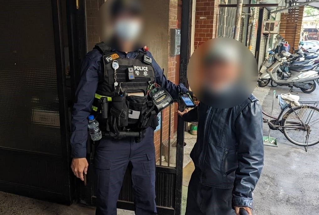 ▲ 代步車出現缺電危機,警協助游姓老翁返家 (圖/台中市警察局 提供)