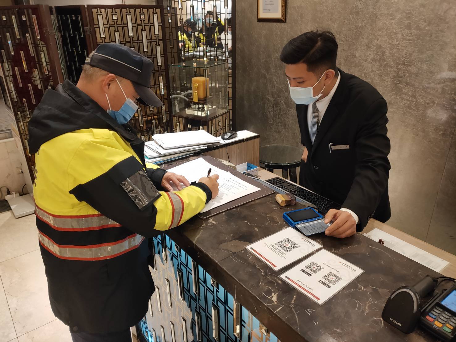 中市警日前所屬15個分局分別邀集轄內共267家旅宿業者(含觀光旅館業、旅館業及民宿業)舉辦治安聯防座談會。(圖/記者林㤈輝翻攝)