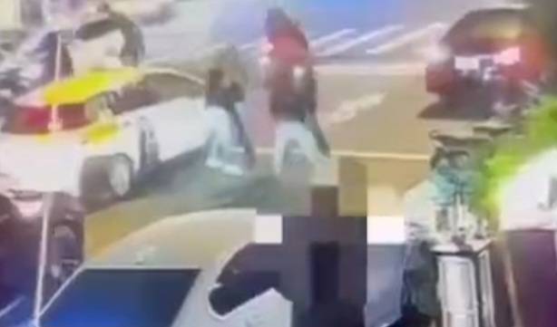 黃姓及莊姓男子遭警強勢壓制。(記者林金聖翻攝)