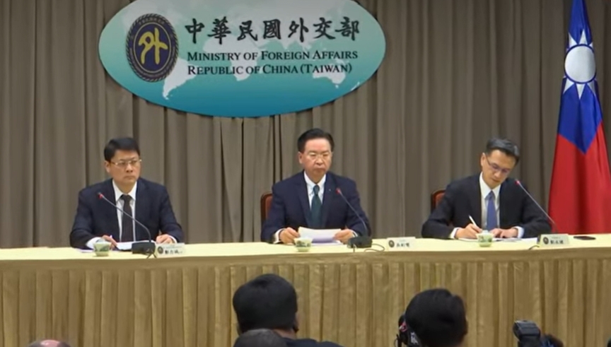  外交部長吳釗燮（中）宣布中華民國與宏都拉斯斷交。翻攝畫面