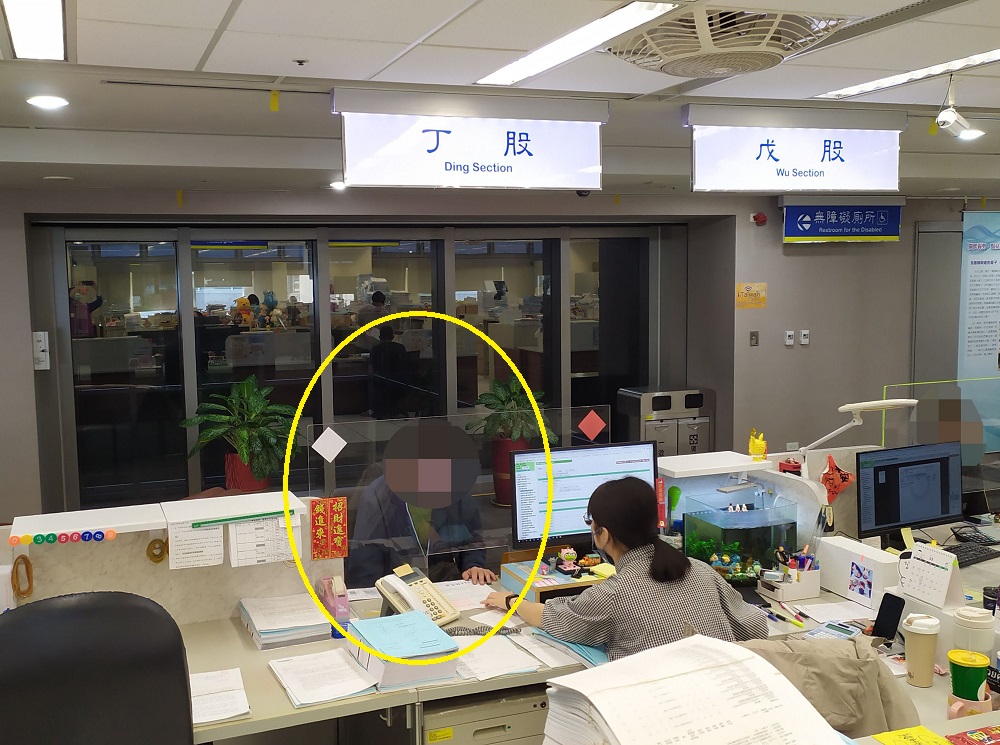 無照騎機車轉彎未打方向燈 又拒酒測代價是18萬9000元 82 C666F006 3F66 40B6 9955 6B9CFFAAE229