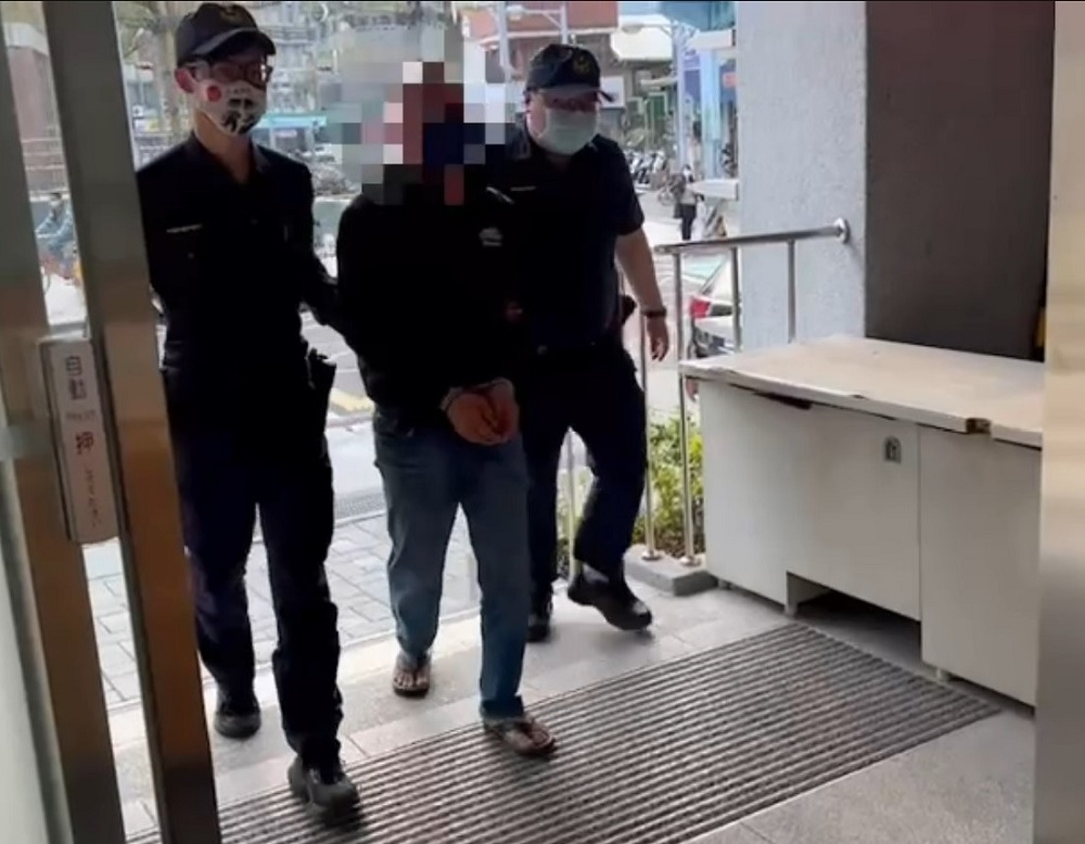 百變賊換裝闖空門 53歲嫌犯繞路避鏡頭逃不過警網 77 20230326