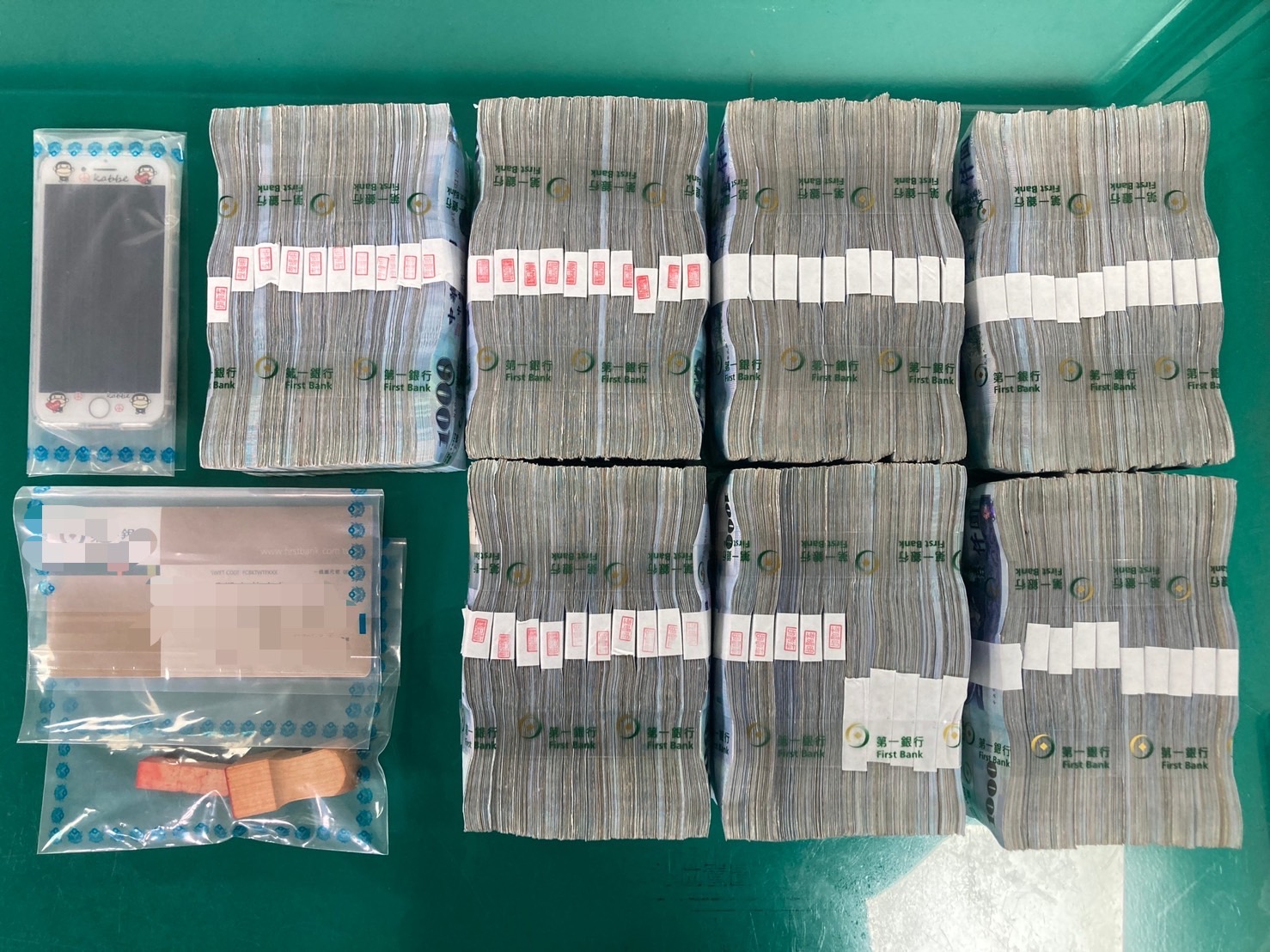 樹林警及時攔阻700萬詐騙所得。(記者徐煜勝翻攝)