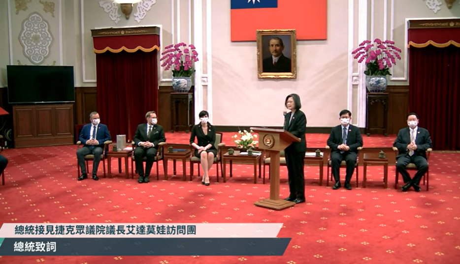 總統蔡英文接見率團訪台的捷克眾議長艾達莫娃,表示艾達莫娃在強大壓力下訪台,是台捷關係發展的重要里程碑。翻攝總統府直播網頁
