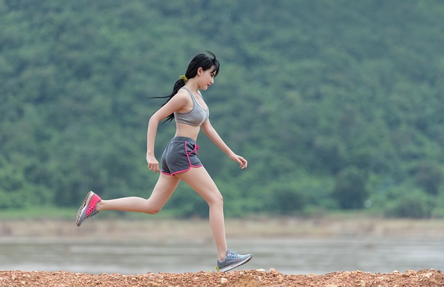 woman-gcbfed99cc_640.jpg