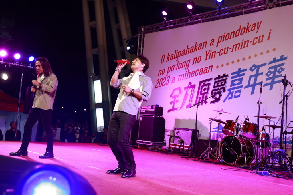 圖說:天團動力火車演唱,連唱4首當紅歌曲(臺北市政府原住民族事務委員會/提供)