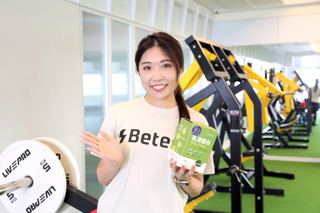 「Betery乳清蛋白─抹茶」嚴選日本靜岡百年茶廠的頂級抹茶粉與德國百年大廠Muller乳清蛋白，榮獲最高等級的A.A.100無添加認證。