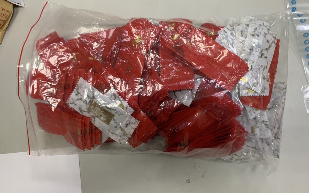吸毒也想祈福 紅色毒咖啡包印幸運大吉仍被逮 71 S 109846561