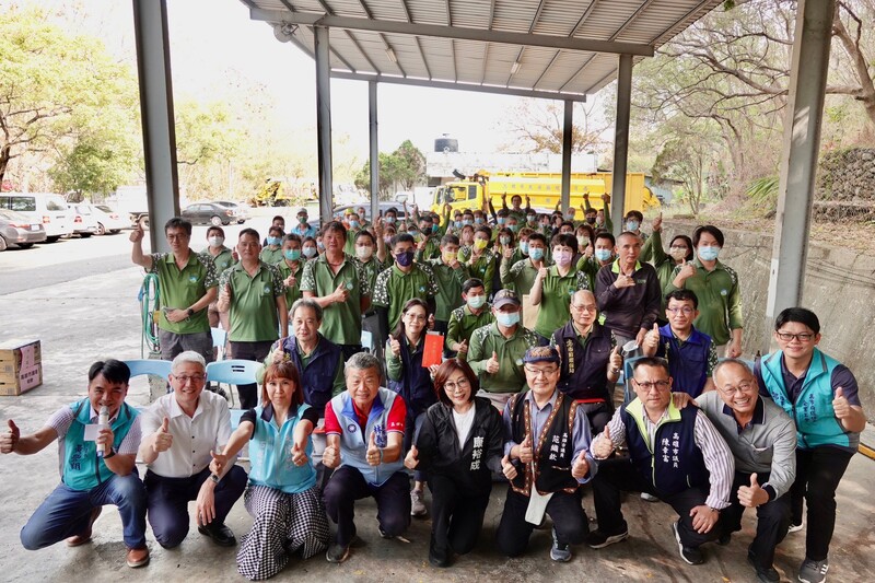 漾新聞|康裕成率議員慰勞旗山美濃等偏鄉清潔隊 承諾爭取應有權益