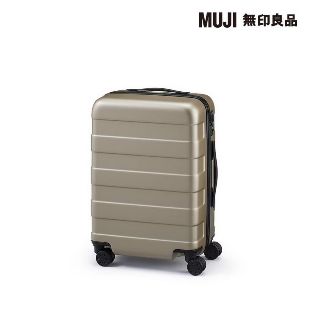 「MUJI」20吋四輪硬殼止滑拉桿箱,售價4300元。